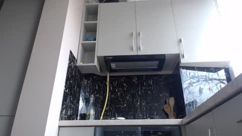 Snapshot of qeeensgambit chatting on 01-13-25, 09:19 Milana online show from 01-13-25, 09:19