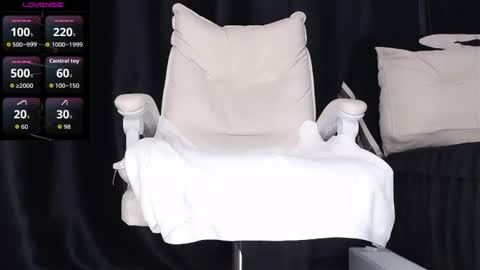 qianqian_ online show from 11-25-25, 09:53