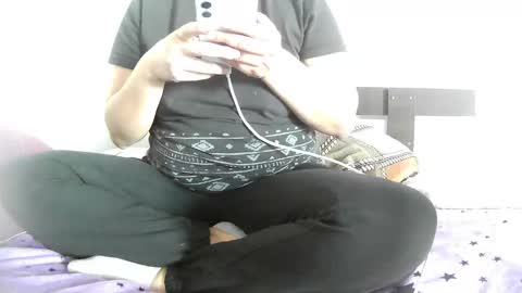 Snapshot of que_mb chatting on 10-25-25, 11:29 sophy online show from 10-25-25, 11:29