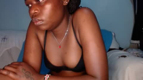 Snapshot of queen_12344 chatting on 02-23-25, 11:47 emmie online show from 02-23-25, 11:47