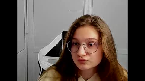 Amelie online show from 04-14-26, 07:25