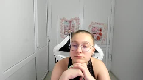 Amelie online show from 06-07-26, 07:34