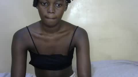 queen_banice online show from 12-21-25, 03:41