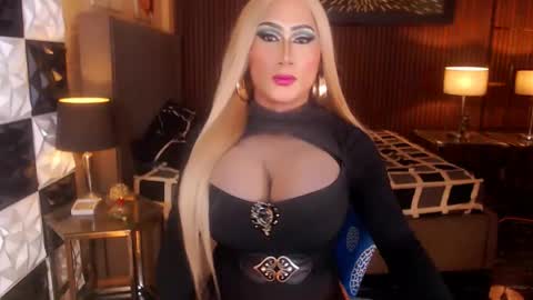 Snapshot of queen_horsecock chatting on 05-03-26, 08:04 queen_horsecock online show from 05-03-26, 08:04