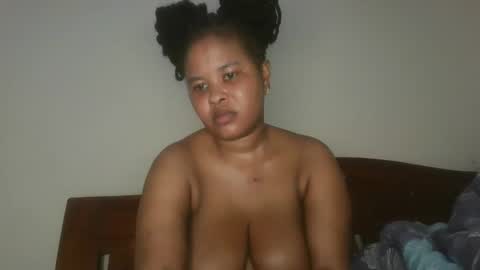 Snapshot of queen_kikih chatting on 04-26-26, 10:40 Queen kikih online show from 04-26-26, 10:40