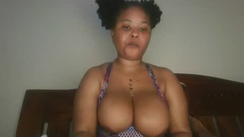 Snapshot of queen_kikih chatting on 05-01-26, 09:41 Queen kikih online show from 05-01-26, 09:41