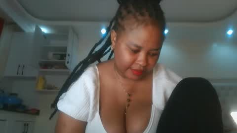 Snapshot of queen_kikih chatting on 05-15-26, 12:12 Queen kikih online show from 05-15-26, 12:12