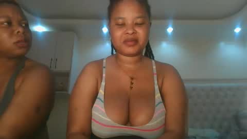 Snapshot of queen_kikih chatting on 05-19-26, 06:09 Queen kikih online show from 05-19-26, 06:09