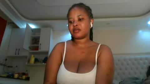 Snapshot of queen_kikih chatting on 06-17-26, 02:36 Queen kikih online show from 06-17-26, 02:36