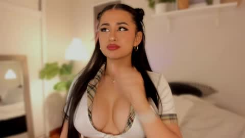 Snapshot of queen_liana chatting on 05-29-26, 06:11 Liana online show from 05-29-26, 06:11
