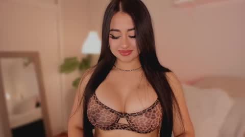 Snapshot of queen_liana chatting on 07-11-26, 06:27 Liana online show from 07-11-26, 06:27