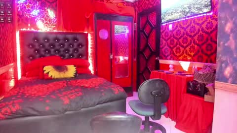 Snapshot of queen_lily chatting on 12-20-24, 10:54 Lily online show from 12-20-24, 10:54
