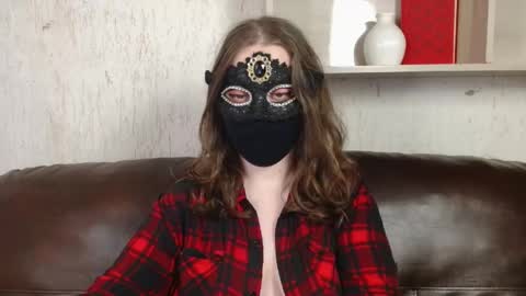 Snapshot of queen_nora chatting on 05-14-26, 11:00 Nora online show from 05-14-26, 11:00