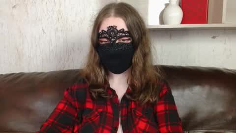Snapshot of queen_nora chatting on 05-22-26, 10:26 Nora online show from 05-22-26, 10:26