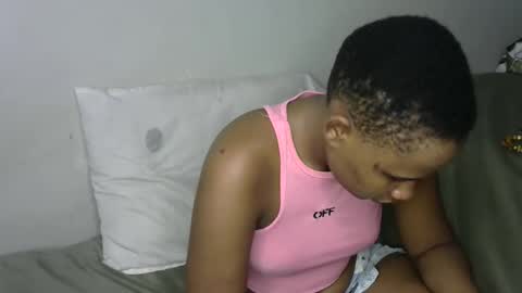 queen_polite online show from 11-18-25, 01:04