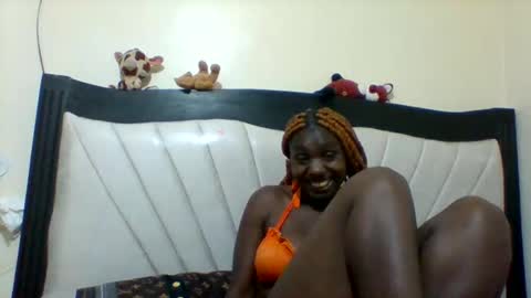 Snapshot of queen_wow2 chatting on 09-16-25, 10:33 queen online show from 09-16-25, 10:33