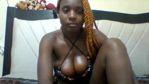 Snapshot of queen_wow2 chatting on 09-23-25, 10:18 queen online show from 09-23-25, 10:18