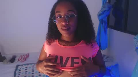 Snapshot of queenalya_ chatting on 09-26-25, 12:03 Ahlya online show from 09-26-25, 12:03