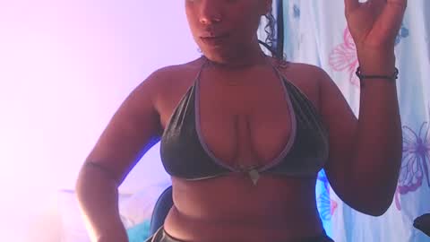 Snapshot of queenalya_ chatting on 09-27-25, 11:21 Ahlya online show from 09-27-25, 11:21