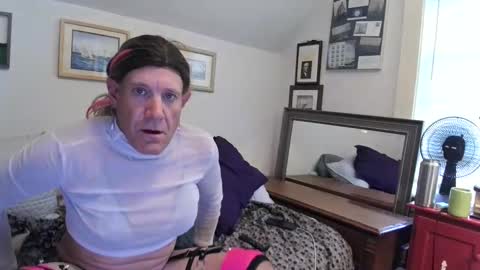 Snapshot of queencharlene chatting on 09-18-25, 12:29 queencharlene online show from 09-18-25, 12:29