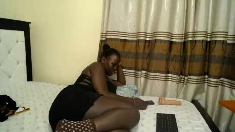 Snapshot of queencila chatting on 07-23-26, 02:09 queencila online show from 07-23-26, 02:09