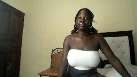 Snapshot of queencila chatting on 07-30-26, 06:29 queencila online show from 07-30-26, 06:29