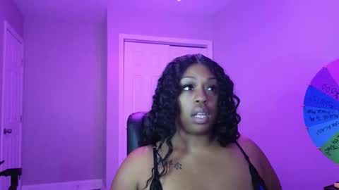 Snapshot of queencroze chatting on 01-14-26, 10:58 Queen Cherise Roze online show from 01-14-26, 10:58
