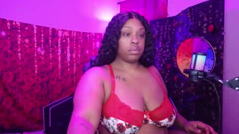 Snapshot of queencroze chatting on 02-15-26, 04:25 Queen Cherise Roze online show from 02-15-26, 04:25