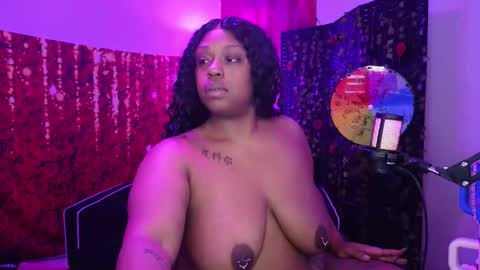 Snapshot of queencroze chatting on 02-16-26, 06:42 Queen Cherise Roze online show from 02-16-26, 06:42