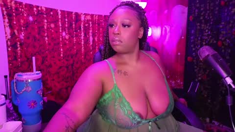 Snapshot of queencroze chatting on 05-21-26, 12:50 Queen Cherise Roze online show from 05-21-26, 12:50