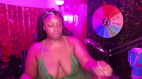 Snapshot of queencroze chatting on 05-28-26, 05:10 Queen Cherise Roze online show from 05-28-26, 05:10