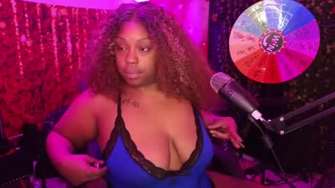 Snapshot of queencroze chatting on 06-05-26, 02:01 Queen Cherise Roze online show from 06-05-26, 02:01