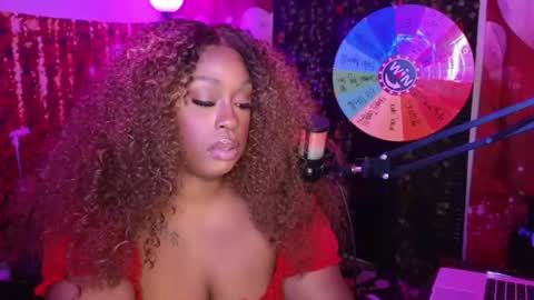Snapshot of queencroze chatting on 06-17-26, 02:36 Queen Cherise Roze online show from 06-17-26, 02:36