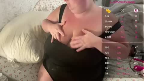 Snapshot of queencurvesph chatting on 07-26-26, 03:25 Queen curves online show from 07-26-26, 03:25