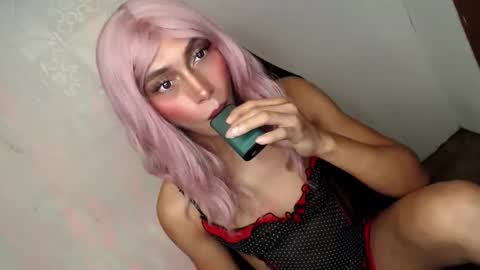 just call me QUEEN and ill be there online show from 10-22-25, 01:00