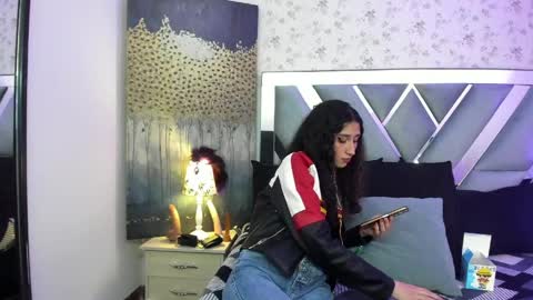 Snapshot of queenjenn__ chatting on 05-07-26, 03:45 QUEENJEENN online show from 05-07-26, 03:45