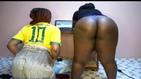 Snapshot of queenkiah chatting on 02-21-25, 11:43 Nina online show from 02-21-25, 11:43