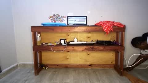 Nina online show from 11-10-25, 04:39