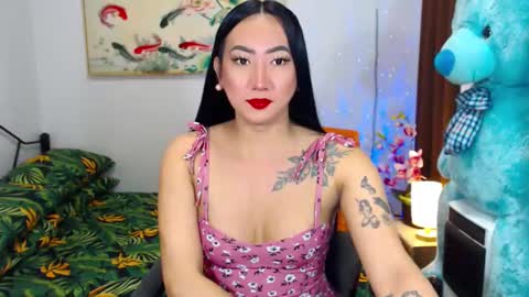 Snapshot of queenmistressts chatting on 01-22-25, 06:52 QUEEN online show from 01-22-25, 06:52