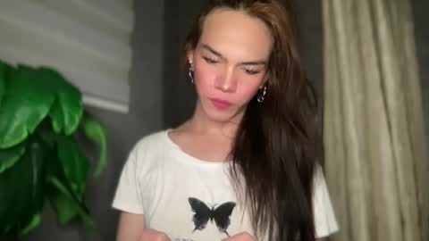 QUEEN online show from 11-22-25, 12:53