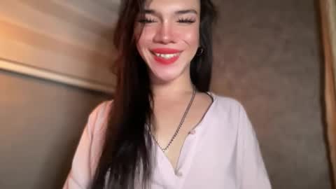 Snapshot of queenn_xxx chatting on 04-23-26, 03:19 QUEEN online show from 04-23-26, 03:19