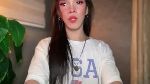 Snapshot of queenn_xxx chatting on 05-03-26, 04:40 QUEEN online show from 05-03-26, 04:40