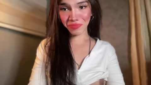 Snapshot of queenn_xxx chatting on 05-06-26, 02:40 QUEEN online show from 05-06-26, 02:40
