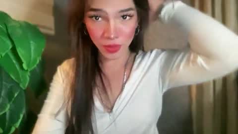 Snapshot of queenn_xxx chatting on 05-15-26, 02:29 QUEEN online show from 05-15-26, 02:29
