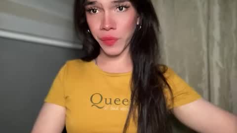 Snapshot of queenn_xxx chatting on 05-31-26, 05:37 QUEEN online show from 05-31-26, 05:37
