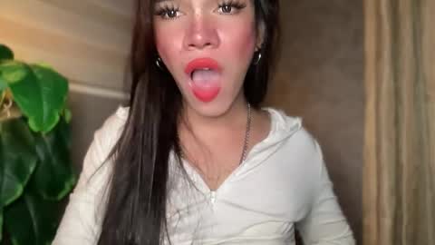 Snapshot of queenn_xxx chatting on 06-09-26, 04:40 QUEEN online show from 06-09-26, 04:40