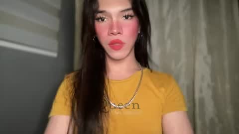 Snapshot of queenn_xxx chatting on 06-18-26, 09:25 QUEEN online show from 06-18-26, 09:25