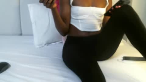 Snapshot of queenninaa chatting on 07-19-26, 05:27 queenninaa online show from 07-19-26, 05:27