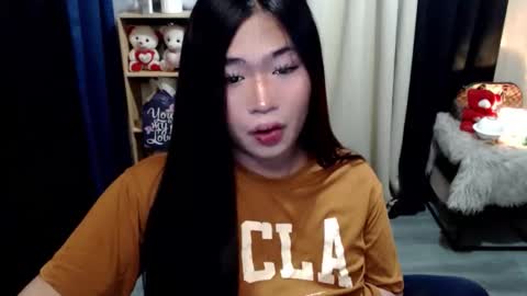 Snapshot of queenofcum169xx chatting on 11-25-25, 06:52 Mikka online show from 11-25-25, 06:52