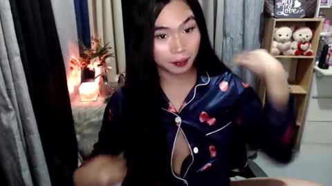 Snapshot of queenofcum169xx chatting on 05-14-26, 05:20 Mikka online show from 05-14-26, 05:20